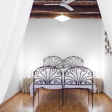 Appartamento Casa Toledo เนเปิลส์ ภายนอก รูปภาพ